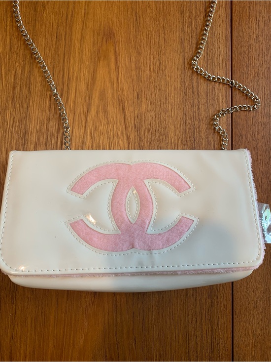 CHANEL Handbags - Chanel Beauty White & Pink Patent Leather Clutch with Chain
